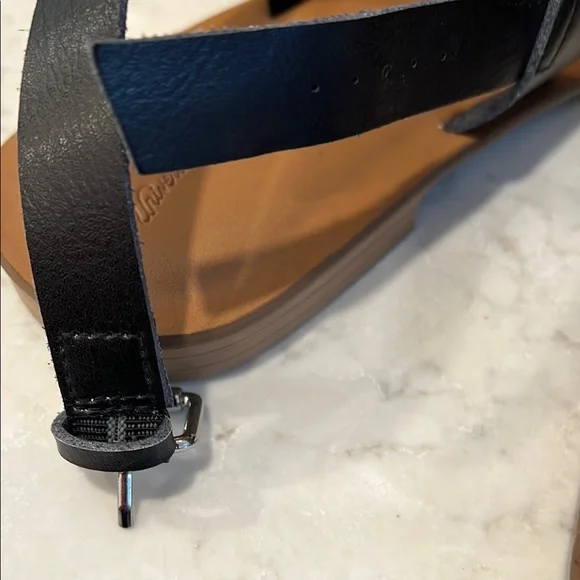 Women’s Black Leather Sandals Adjustable Strap Size 8 1/2 - Picture 2 of 5